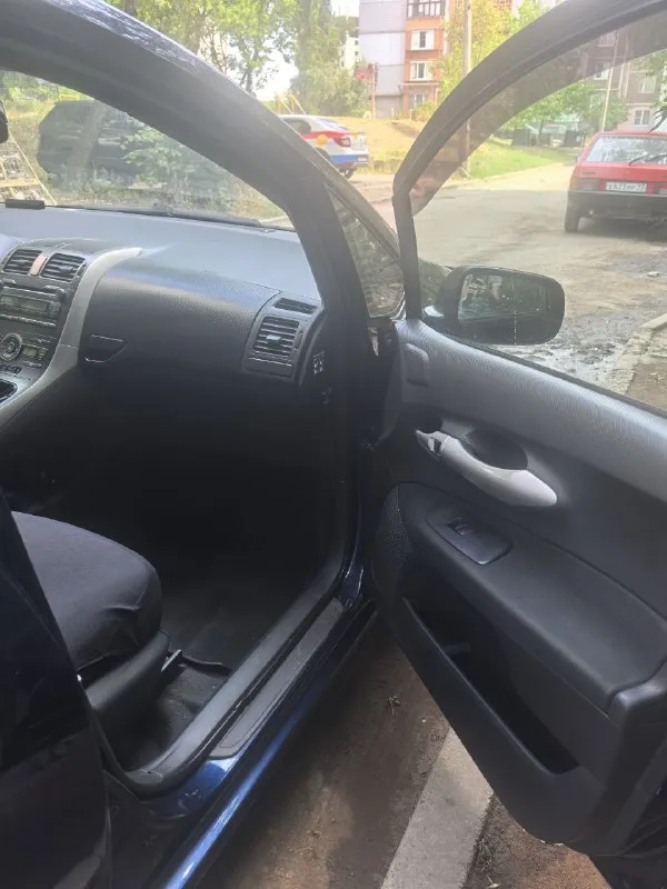 Toyota auris, 2008 г. 1.6, механика, 124 л. с. , надежная и экономная, вместительная и комфортная! машина во владении 2 года, обслуживание своевременное. двухзонный климат, стеклоподъемники, подогрев зеркал, заднего стекла. 600 000 р. торг. тел +79493584822 +79493373725 - фотография - 10