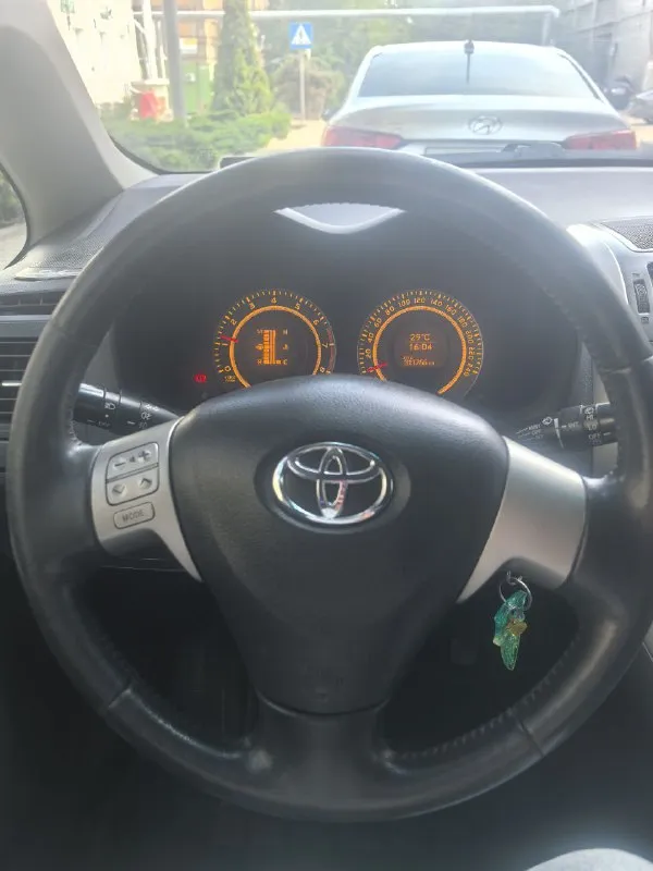 Toyota auris, 2008 г. 1.6, механика, 124 л. с. , надежная и экономная, вместительная и комфортная! машина во владении 2 года, обслуживание своевременное. двухзонный климат, стеклоподъемники, подогрев зеркал, заднего стекла. 600 000 р. торг. тел +79493584822 +79493373725 - фотография - 7