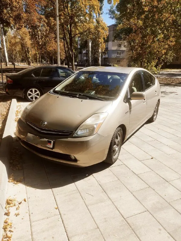 Продам toyota prius 20 кузов. год выпуска 2008. собствeнник. учёт днр пробег 340 тыс км левый руль.... - фотография