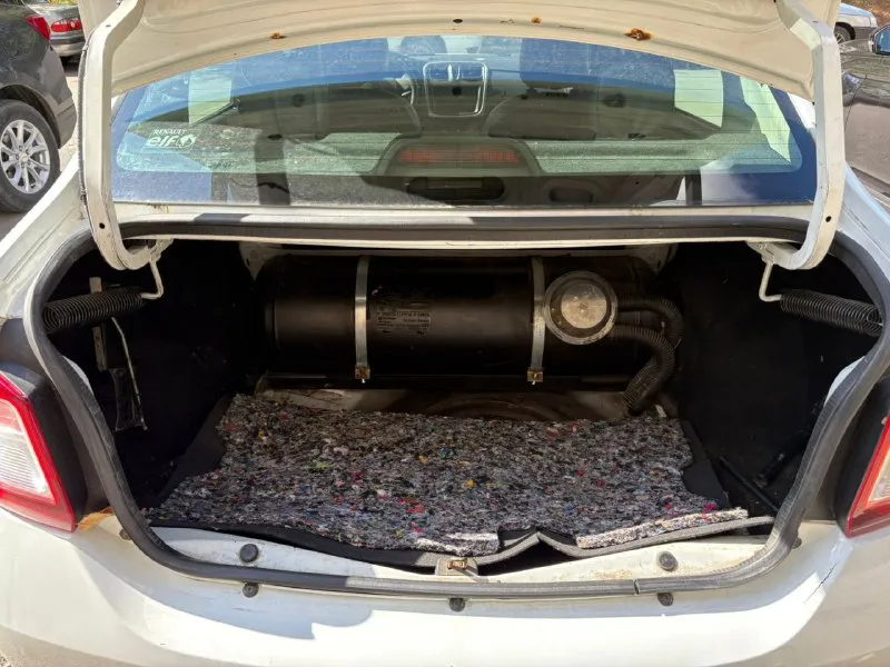 Продам рено логан 2017 гв, 1.6, пропан, кузов ровный, двигатель и кпп на отлично, по машине делать н... - фотография