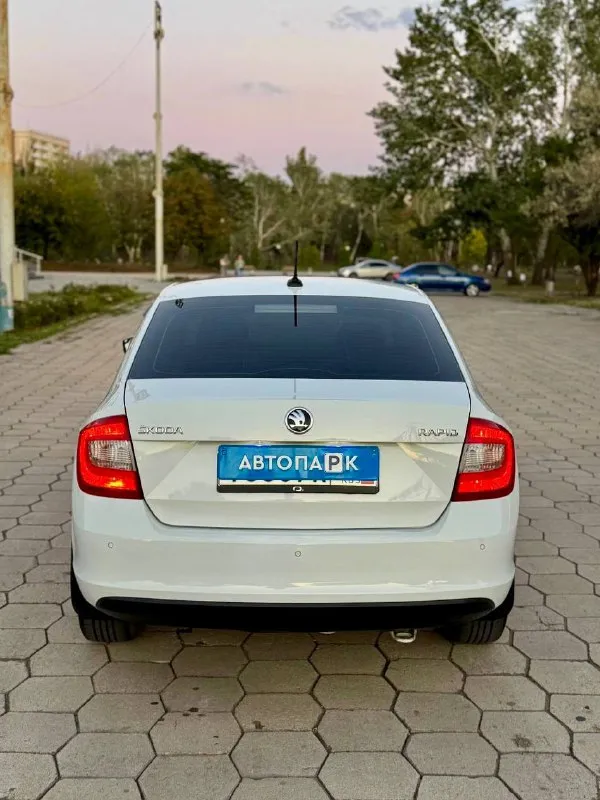🚙 skoda rapid 💰цена: 990 000р. 🏢город: мариуполь 📅год выпуска: 2017 🧾пробег: 148 450 км. ⚙️двигатель: 1.6 ⛽топливо: бензин ⚙️кпп: механика 📞 телефон: +7-949-727-41-51 +7-989-263-55-56 +7-949-551-91-52 💾 описание: всеми любимый, проверенный временем -. .. ackground-image:url('//telegram. org/img/emoji/40/e29c85.png')">✅ лифтбэк - огромный багажник. ✅ надежный двигатель. ✅ маленький расход топлива. ✅ подтвержденный пробег. ✅ южная эксплуатация. климат-контроль ❄️ (работает отлично), кожаный мульти-руль, электропакет, abs, airbag, птф, усилитель руля, центральный замок, штатная магнитола с bluetooth, подогрев сидений, оригинальные литые диски 16-го радиуса, подлокотник, бортовой компьютер. улица шевченко 2️⃣6️⃣9️⃣ 🏦 возможна продажа в кредит по двум документам. - фотография - 5