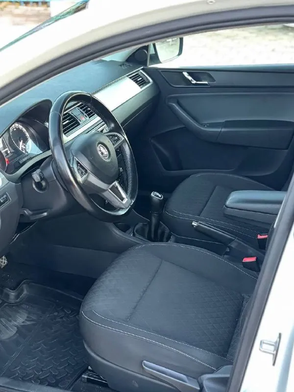 🚙 skoda rapid 💰цена: 990 000р. 🏢город: мариуполь 📅год выпуска: 2017 🧾пробег: 148 450 км. ⚙️двигатель: 1.6 ⛽топливо: бензин ⚙️кпп: механика 📞 телефон: +7-949-727-41-51 +7-989-263-55-56 +7-949-551-91-52 💾 описание: всеми любимый, проверенный временем -. .. ackground-image:url('//telegram. org/img/emoji/40/e29c85.png')">✅ лифтбэк - огромный багажник. ✅ надежный двигатель. ✅ маленький расход топлива. ✅ подтвержденный пробег. ✅ южная эксплуатация. климат-контроль ❄️ (работает отлично), кожаный мульти-руль, электропакет, abs, airbag, птф, усилитель руля, центральный замок, штатная магнитола с bluetooth, подогрев сидений, оригинальные литые диски 16-го радиуса, подлокотник, бортовой компьютер. улица шевченко 2️⃣6️⃣9️⃣ 🏦 возможна продажа в кредит по двум документам. - фотография - 7