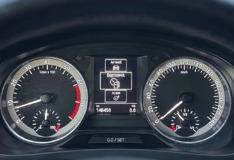 🚙 skoda rapid 💰цена: 990 000р. 🏢город: мариуполь 📅год выпуска: 2017 🧾пробег: 148 450 км. ⚙️двигатель: 1.6 ⛽топливо: бензин ⚙️кпп: механика 📞 телефон: +7-949-727-41-51 +7-989-263-55-56 +7-949-551-91-52 💾 описание: всеми любимый, проверенный временем -. .. ackground-image:url('//telegram. org/img/emoji/40/e29c85.png')">✅ лифтбэк - огромный багажник. ✅ надежный двигатель. ✅ маленький расход топлива. ✅ подтвержденный пробег. ✅ южная эксплуатация. климат-контроль ❄️ (работает отлично), кожаный мульти-руль, электропакет, abs, airbag, птф, усилитель руля, центральный замок, штатная магнитола с bluetooth, подогрев сидений, оригинальные литые диски 16-го радиуса, подлокотник, бортовой компьютер. улица шевченко 2️⃣6️⃣9️⃣ 🏦 возможна продажа в кредит по двум документам. - фотография - 9