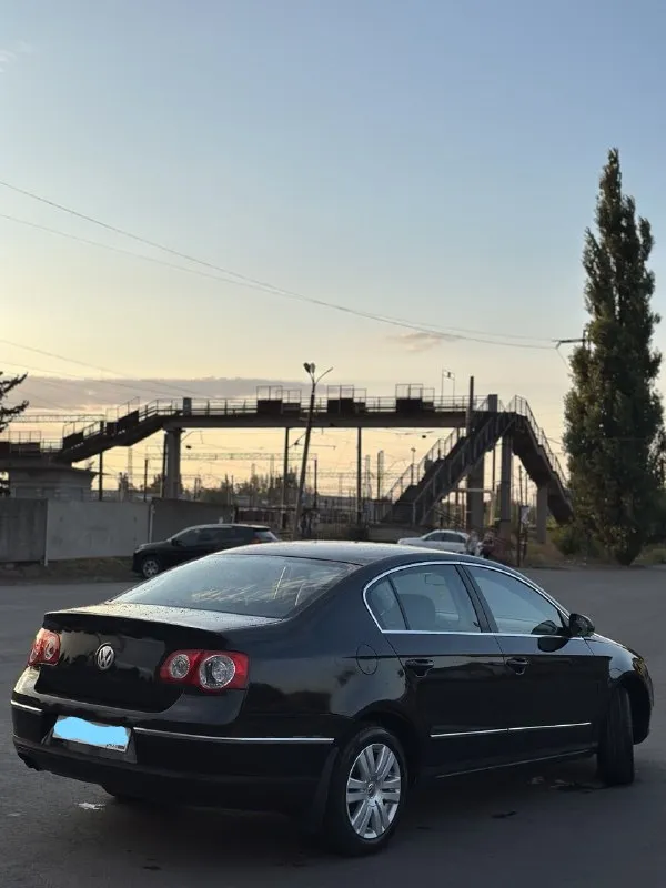 Продам volkswagen passat 🔥

Год выпуска:2005🔥
Модификация:2.0 fsi at (150 л. С. )🔥
Тип двигателя: бензин🔥
Коробка передач : автомат 🔥
Привод:передний🔥
Тип кузова : седан🔥
Koмплeктaция: highline (полная, кроме люка)🔥
Цвет:черный 🔥

В продаже volkswagen passat в бешеной и редкой комплектации, есть абсолютно все функции, кроме люка.
Двигатель -в идеальном состоянии, заводится с пол оборота, работает тихо, без каких-либо шумов. Тяга бешеная.
Акпп (японский aisin-неубиваемая коробка автомат)-в идеальном состоянии, все передачи щелкают резко, без пинков, без глюков.
По салону есть мелкие нюансы, на которые готов уступить, ничего критичного, для 2005 года сохранился очень даже хорошо.
По ходовой-абсолютно делать ничего не нужно, машина мягкая, дорогу чувствует уверенно.

Полное оформление авто, готовый пакет документов для постановки на учет.
Готов к выезду в любой сервис по вашему желанию.
😊😊😊😊😊😊
✅Цена: 799.999 тысяч 749.999 тыс. Р.

Возможен пригон по договоренности.
Возможен обмен.
📌Номер для связи:+79495752024 - фотография - 1