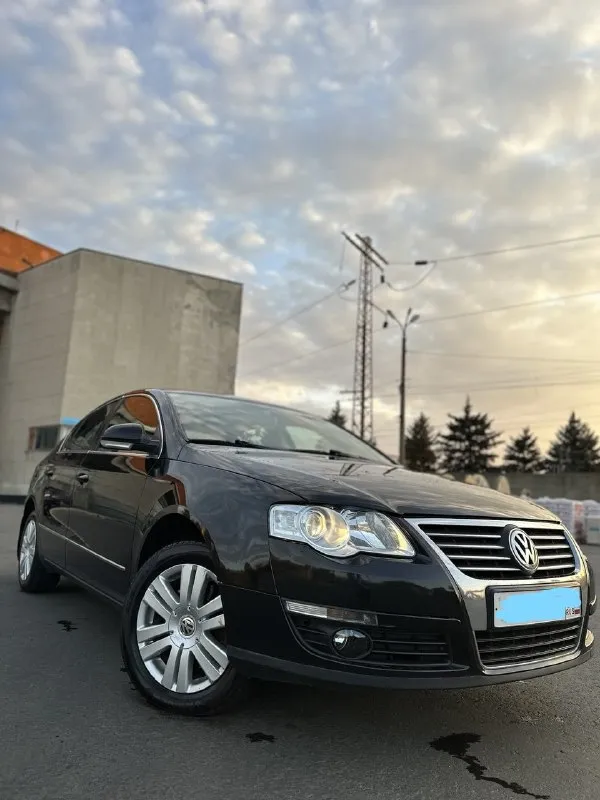 Продам volkswagen passat 🔥

Год выпуска:2005🔥
Модификация:2.0 fsi at (150 л. С. )🔥
Тип двигателя: бензин🔥
Коробка передач : автомат 🔥
Привод:передний🔥
Тип кузова : седан🔥
Koмплeктaция: highline (полная, кроме люка)🔥
Цвет:черный 🔥

В продаже volkswagen passat в бешеной и редкой комплектации, есть абсолютно все функции, кроме люка.
Двигатель -в идеальном состоянии, заводится с пол оборота, работает тихо, без каких-либо шумов. Тяга бешеная.
Акпп (японский aisin-неубиваемая коробка автомат)-в идеальном состоянии, все передачи щелкают резко, без пинков, без глюков.
По салону есть мелкие нюансы, на которые готов уступить, ничего критичного, для 2005 года сохранился очень даже хорошо.
По ходовой-абсолютно делать ничего не нужно, машина мягкая, дорогу чувствует уверенно.

Полное оформление авто, готовый пакет документов для постановки на учет.
Готов к выезду в любой сервис по вашему желанию.
😊😊😊😊😊😊
✅Цена: 799.999 тысяч 749.999 тыс. Р.

Возможен пригон по договоренности.
Возможен обмен.
📌Номер для связи:+79495752024 - фотография - 7