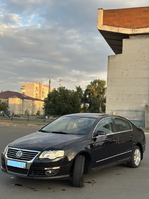 Продам volkswagen passat 🔥

Год выпуска:2005🔥
Модификация:2.0 fsi at (150 л. С. )🔥
Тип двигателя: бензин🔥
Коробка передач : автомат 🔥
Привод:передний🔥
Тип кузова : седан🔥
Koмплeктaция: highline (полная, кроме люка)🔥
Цвет:черный 🔥

В продаже volkswagen passat в бешеной и редкой комплектации, есть абсолютно все функции, кроме люка.
Двигатель -в идеальном состоянии, заводится с пол оборота, работает тихо, без каких-либо шумов. Тяга бешеная.
Акпп (японский aisin-неубиваемая коробка автомат)-в идеальном состоянии, все передачи щелкают резко, без пинков, без глюков.
По салону есть мелкие нюансы, на которые готов уступить, ничего критичного, для 2005 года сохранился очень даже хорошо.
По ходовой-абсолютно делать ничего не нужно, машина мягкая, дорогу чувствует уверенно.

Полное оформление авто, готовый пакет документов для постановки на учет.
Готов к выезду в любой сервис по вашему желанию.
😊😊😊😊😊😊
✅Цена: 799.999 тысяч 749.999 тыс. Р.

Возможен пригон по договоренности.
Возможен обмен.
📌Номер для связи:+79495752024 - фотография - 8