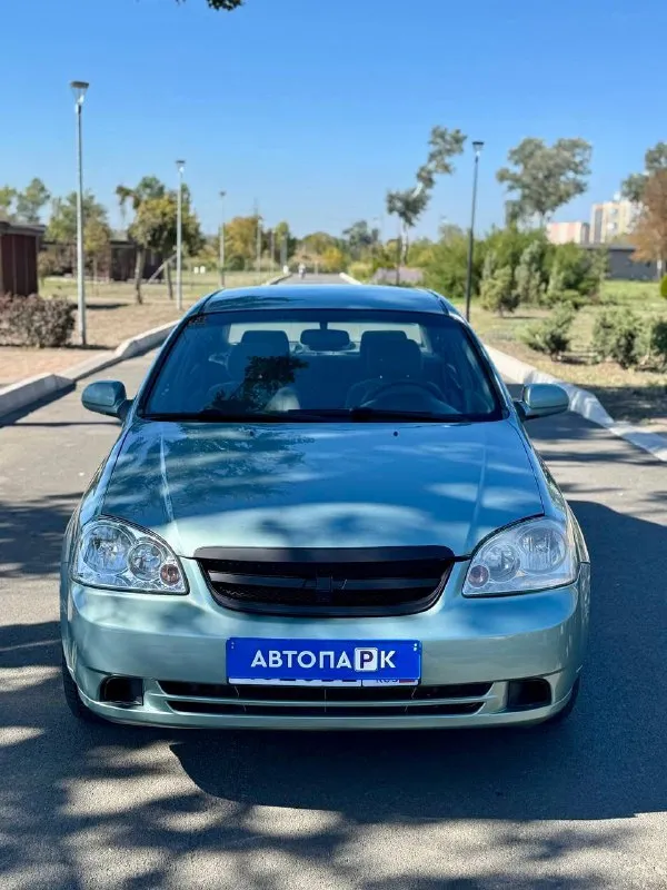 🐊 chevrolet lacetti 💰цена: 500 000р 🏢город: мариуполь 📅год выпуска: 2008 🧾пробег: 276 365 км. ⚙️двигатель: 1.6 ⛽топливо: бензин ⚙️кпп: механика 📞 телефон: +7-949-727-41-51 +7-949-551-91-52 +7-989-263-55-56 💾 описание: 🇰🇵 корейская сборка ✅ южная эксплуатация. ✅ оригинальный пробег. ✅ техническая часть на 5+ двигатель едет шикарно, мкпп переключает плавно, сцепление и ходовая без нареканий. ❄️ кондиционер холодит шикарно, гур, abs, электропакет, две подушки безопасности, музыка с usb. улица шевченко 269 - фотография - 2