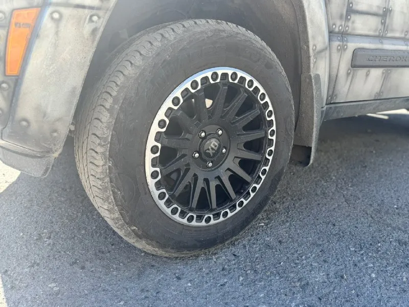 Продается автомобиль jeep 2012 года, состояние техническое очень хорошее бензин коробка автомат пробег 155 тыс резина зима +лето кар факс на руках приехала с америки целая красили в россии стоимость 1.7 🍋 торг у капота машина находится в батайске ekg 3,7 все вопросы по телефону 89185046037 можем пригнать в луганск 📞 звоните: +7(918)5046037 - фотография - 10