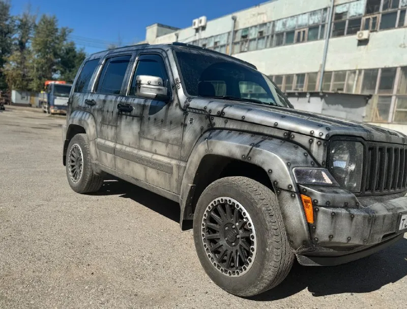 Продается автомобиль jeep 2012 года, состояние техническое очень хорошее бензин коробка автомат пробег 155 тыс резина зима +лето кар факс на руках приехала с америки целая красили в россии стоимость 1.7 🍋 торг у капота машина находится в батайске ekg 3,7 все вопросы по телефону 89185046037 можем пригнать в луганск 📞 звоните: +7(918)5046037 - фотография - 3