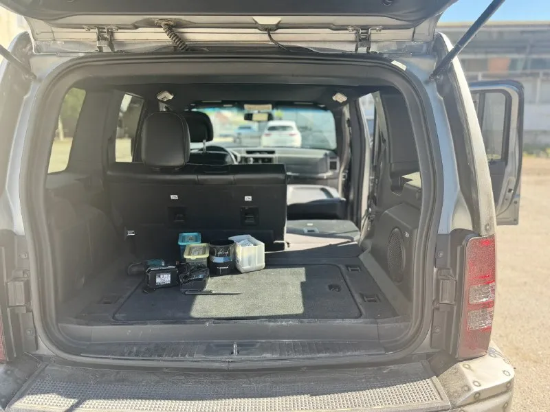 Продается автомобиль jeep 2012 года, состояние техническое очень хорошее бензин коробка автомат пробег 155 тыс резина зима +лето кар факс на руках приехала с америки целая красили в россии стоимость 1.7 🍋 торг у капота машина находится в батайске ekg 3,7 все вопросы по телефону 89185046037 можем пригнать в луганск 📞 звоните: +7(918)5046037 - фотография - 5