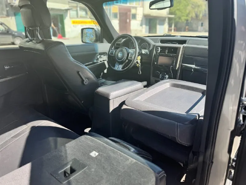 Продается автомобиль jeep 2012 года, состояние техническое очень хорошее бензин коробка автомат пробег 155 тыс резина зима +лето кар факс на руках приехала с америки целая красили в россии стоимость 1.7 🍋 торг у капота машина находится в батайске ekg 3,7 все вопросы по телефону 89185046037 можем пригнать в луганск 📞 звоните: +7(918)5046037 - фотография - 6