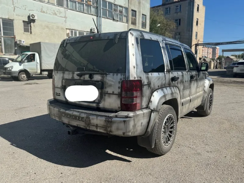 Продается автомобиль jeep 2012 года, состояние техническое очень хорошее бензин коробка автомат пробег 155 тыс резина зима +лето кар факс на руках приехала с америки целая красили в россии стоимость 1.7 🍋 торг у капота машина находится в батайске ekg 3,7 все вопросы по телефону 89185046037 можем пригнать в луганск 📞 звоните: +7(918)5046037 - фотография - 9