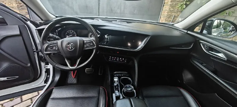 Продам buick envision st 2022г. в. двигатель 2.0т коробка автомат 9ст. пробег 36тыс. 2 ключа полный привод, двойное остекление, кожаный салон, проекция, помощь при спуске, start-stop, удаленный запуск с брилка, открытия багажника с помощью ноги, музыка base, проекция, камера 360, двухтонный климат, подогрев руля, подогрев передних и задних сидений, вентиляция сидений, парктроник перед и зад, удержание в полосе, предупреждения при столкновение, мульти руль, датчик дождя, датчик света авто дальний, датчики слепых зон, лазерная оптика, usb, tipe-c, apple car play, android auto, датчики давления шин и многое другое. по таким вопросам как где брать запчасти и все такое все есть в свободном доступе, мотор, ходовая, коробка все это устанавливалось так же на cadillac xt4-xt5 г. стаханов +79595037666 цена 3 500 000₽ 📞 звоните: +7(959)5037666 - фотография - 10