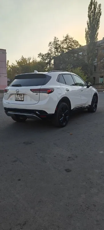 Продам buick envision st 2022г. в. двигатель 2.0т коробка автомат 9ст. пробег 36тыс. 2 ключа полный привод, двойное остекление, кожаный салон, проекция, помощь при спуске, start-stop, удаленный запуск с брилка, открытия багажника с помощью ноги, музыка base, проекция, камера 360, двухтонный климат, подогрев руля, подогрев передних и задних сидений, вентиляция сидений, парктроник перед и зад, удержание в полосе, предупреждения при столкновение, мульти руль, датчик дождя, датчик света авто дальний, датчики слепых зон, лазерная оптика, usb, tipe-c, apple car play, android auto, датчики давления шин и многое другое. по таким вопросам как где брать запчасти и все такое все есть в свободном доступе, мотор, ходовая, коробка все это устанавливалось так же на cadillac xt4-xt5 г. стаханов +79595037666 цена 3 500 000₽ 📞 звоните: +7(959)5037666 - фотография - 4