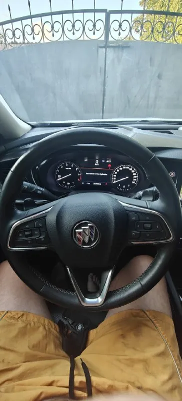 Продам buick envision st 2022г. в. двигатель 2.0т коробка автомат 9ст. пробег 36тыс. 2 ключа полный привод, двойное остекление, кожаный салон, проекция, помощь при спуске, start-stop, удаленный запуск с брилка, открытия багажника с помощью ноги, музыка base, проекция, камера 360, двухтонный климат, подогрев руля, подогрев передних и задних сидений, вентиляция сидений, парктроник перед и зад, удержание в полосе, предупреждения при столкновение, мульти руль, датчик дождя, датчик света авто дальний, датчики слепых зон, лазерная оптика, usb, tipe-c, apple car play, android auto, датчики давления шин и многое другое. по таким вопросам как где брать запчасти и все такое все есть в свободном доступе, мотор, ходовая, коробка все это устанавливалось так же на cadillac xt4-xt5 г. стаханов +79595037666 цена 3 500 000₽ 📞 звоните: +7(959)5037666 - фотография - 5