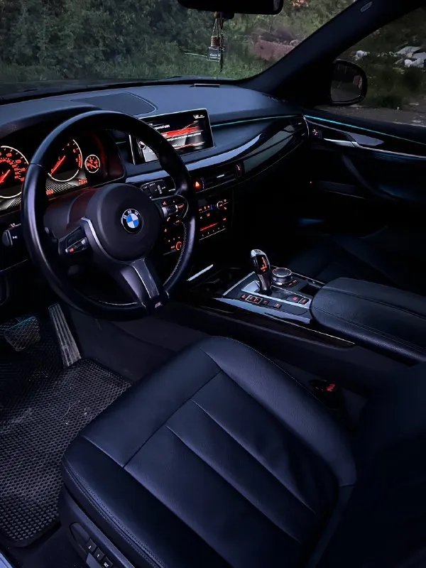 Bmw х5м f15 2017 год !!! надежный 3.0l мотор бензиновый, 326 л. с. один хозяин настоящий заводской m– пакет состояние идеальное. все работает исправно. катализаторы, клапаны егр на месте и работают как часики. обслуживается на специализированной станции bmw (все заказ наряды с чеками обслуживания машины имеются) автомобиль после детейлинга- отполирован, покрыт керамикой в два слоя. 2 комплекта разноширокой резины зима/лето. авто хозяйское, на полном ходу. без каких либо вложений. продажа в связи с покупкой g серии цена 3.950 мил. , торг адекватный у капота осмотр енакиево +79494627420 📞 звоните: +7(949)4627420 - фотография - 5