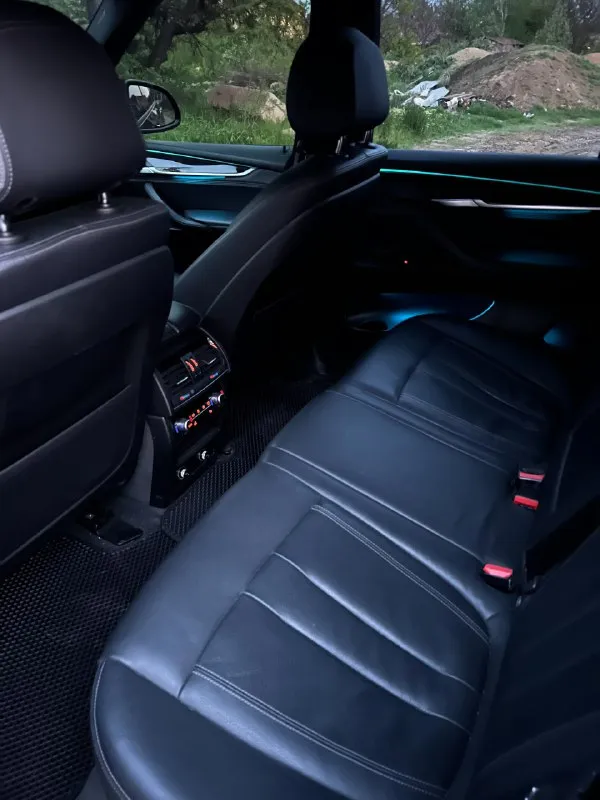 Bmw х5м f15 2017 год !!! надежный 3.0l мотор бензиновый, 326 л. с. один хозяин настоящий заводской m– пакет состояние идеальное. все работает исправно. катализаторы, клапаны егр на месте и работают как часики. обслуживается на специализированной станции bmw (все заказ наряды с чеками обслуживания машины имеются) автомобиль после детейлинга- отполирован, покрыт керамикой в два слоя. 2 комплекта разноширокой резины зима/лето. авто хозяйское, на полном ходу. без каких либо вложений. продажа в связи с покупкой g серии цена 3.950 мил. , торг адекватный у капота осмотр енакиево +79494627420 📞 звоните: +7(949)4627420 - фотография - 6