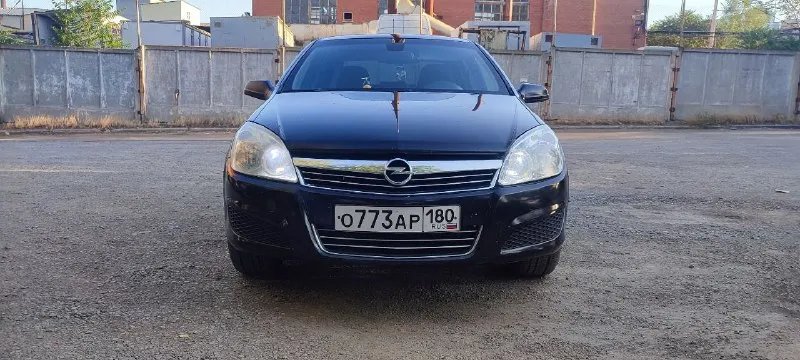 Продам opel astra h, астра, 2009г. цена 620т. торг есть. по кузову нигде нет ржавчины, всё целое, дн... - фотография