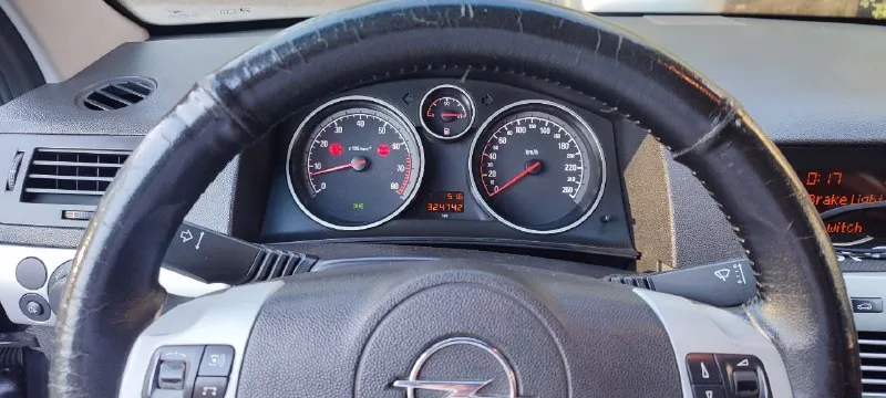 Продам opel astra h, астра, 2009г. цена 620т. торг есть. по кузову нигде нет ржавчины, всё целое, днище и пороги тоже. по документам: юридически чисто, любое переоформление. по технике: мотор 1.6 работает отлично, динамика стабильная, это уже лучшая серия z16xer, поэтому увеличена мощность и масло не ест, ну и главное расход 8,6л с кондеем. подвеска собранная. всё менялось вовремя, снег на обслуживание и ремонт не жалел. уверенно на дороге, особенно нравится при вхождении в поворот. комфортный салон: всё чисто и ухоженно, андроид магнитола, датчик света, датчик дождя, электропакет, корректировка фар, регулировка руля по высоте и по вылету. пробег 314 к. на 310 был произведен капитальный ремонт двс. два комплекта резины зима и лето практически в новом состоянии. телефон +79493670729 - фотография - 7