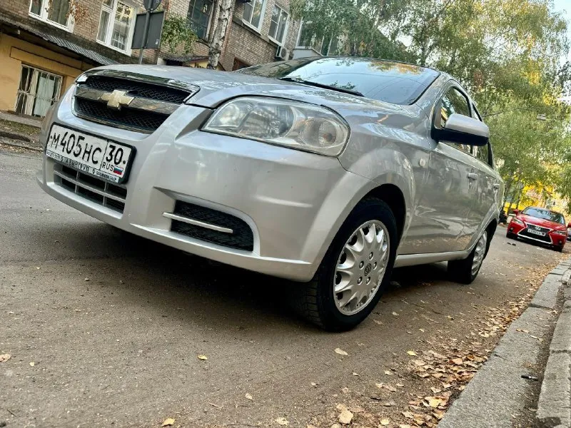 ‼️chevrolet aveo автомат ‼️ год 2008 пробег 291 ( родной) двигатель 1.4 101 лс коробка автоматическая автомобиль в очень хорошем состоянии. двигатель работает ровно. не троит, ошибок нет, набирает хорошо. коробка в идеальном состоянии. переключает без пинков, рывков, провалов. не затягивает. установлен самый обычный 4 ступенчатый японский айсин. в прошлом году было полное то с заменой соленоида. летом частичная замена масла. ближайшие 30-40 тысяч не требует никаких вмешательств. ходовая мягкая. посторонних звуков нет. по электрике работает каждая кнопочка. последние 8 лет в одной семье. ‼️кондиционер работает. ‼️ в июле установлен новый компрессор, заменена трубка и заправлен. радиаторы снимали и чистили. кузов в отличном состоянии. резина зима уже обута. юридически чистая переоформление. самый дешевый в обслуживании, неприхотливый, надежный авто на автомате. идеальный вариант для новичка, девочке, такси, торговому. цена 450 т. р. и нереально хороший торг реальному покупателю. +79493328438 - фотография - 6