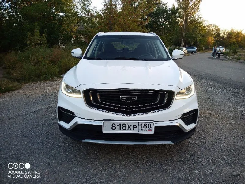 Geeli atlas pro год 2022 пробег 105т. 1,5 лошадей 177 вольвовский. коробка классический автомат (aisin) 6 ступенчатая. без дтп, в родном окрасе, предоставлю толщиномер. все стекла родные. кузов без дефектов, сколов, царапин, рыжиков. все работает в штатном режиме. документы кристальные, оформлена на мою маму. комплектация: 2 х зонный климат, подогрев руля, передних и задних сидений, круиз контроль, проекция с мобильного телефона на монитор, мульти руль, безключевой доступ, быстрая зарядка, камера заднего вида, парктроник, датчики давления в шинах, холодильник в бардачке, эл. обогрев форсунок омывателя, датчик усталости водителя и многое другое. .. масло не употребляет. надёжный, не дорогой в обслуживании автомобиль. динамика бомба очень комфортный. кто приедет, обязательно понравится. любые проверки. осмотр в донецке. цена 1350 торг +7949637-11-41 📞 звоните: +7(949)6371141 - фотография - 5