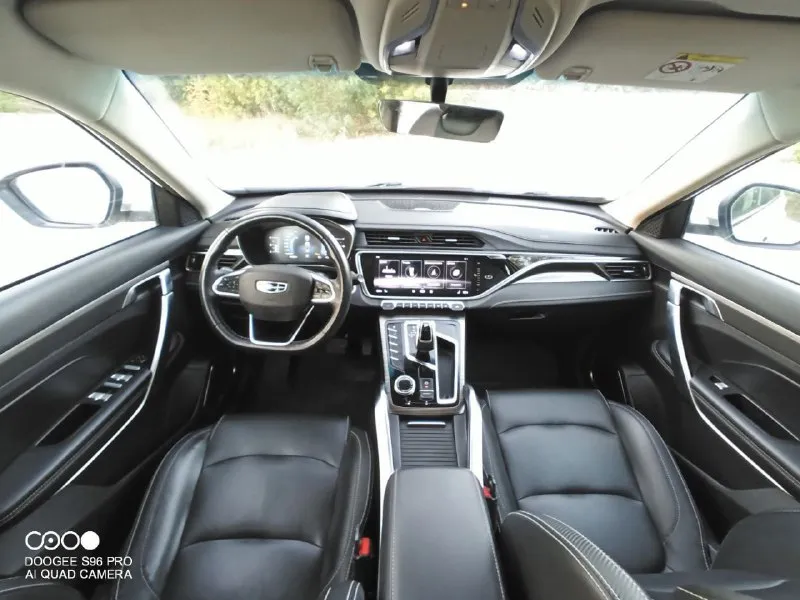 Geeli atlas pro год 2022 пробег 105т. 1,5 лошадей 177 вольвовский. коробка классический автомат (aisin) 6 ступенчатая. без дтп, в родном окрасе, предоставлю толщиномер. все стекла родные. кузов без дефектов, сколов, царапин, рыжиков. все работает в штатном режиме. документы кристальные, оформлена на мою маму. комплектация: 2 х зонный климат, подогрев руля, передних и задних сидений, круиз контроль, проекция с мобильного телефона на монитор, мульти руль, безключевой доступ, быстрая зарядка, камера заднего вида, парктроник, датчики давления в шинах, холодильник в бардачке, эл. обогрев форсунок омывателя, датчик усталости водителя и многое другое. .. масло не употребляет. надёжный, не дорогой в обслуживании автомобиль. динамика бомба очень комфортный. кто приедет, обязательно понравится. любые проверки. осмотр в донецке. цена 1350 торг +7949637-11-41 📞 звоните: +7(949)6371141 - фотография - 6