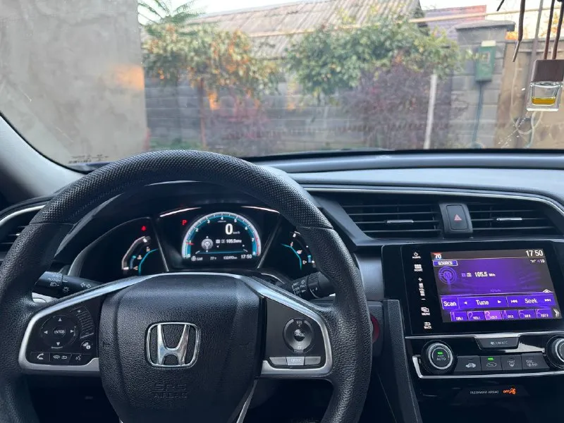 Honda civik 2018 год двигатель 2.0 бензин родной пробег 130.000 км автомобиль в отличном состоянии, в красивом редком цвете. гаражное хранение, один владелец. комплект новой зимней резины на дисках, 2 ключа. двигатель работает отлично, ходовая в отличном состоянии, коробка переключает без пинков. хорошая комплектация: люк, камера заднего вида, автозапуск, бесключевой доступ, система start-stop, удержание тормоза, ходовые огни, сенсорный монитор, круиз, климат, датчики света и дождя и еще много чего. хороший, комфортный, полностью обслуженный автомобиль ! цена 1.590.000 торг присутствует! осмотр г донецк все интересующие вопросы по телефону +79498477720 - фотография - 9