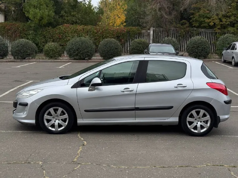 Продам peugeot 308 2008 год автомобиль местный, не пригон, был куплен в автосалоне в донецке, за все время два хозяина! без дтп в отличном состоянии для своих лет! двигатель бензин 1.6, классический автомат климат контроль(заправлен работает)esp abs, гур, подогрев сидений,4 электростеклоподъемника пробег 169 тыс км 💰цена: 420.000 г. донецк +79493690225 - фотография - 4