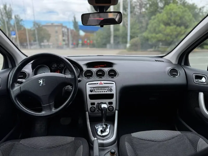 Продам peugeot 308 2008 год автомобиль местный, не пригон, был куплен в автосалоне в донецке, за все время два хозяина! без дтп в отличном состоянии для своих лет! двигатель бензин 1.6, классический автомат климат контроль(заправлен работает)esp abs, гур, подогрев сидений,4 электростеклоподъемника пробег 169 тыс км 💰цена: 420.000 г. донецк +79493690225 - фотография - 8