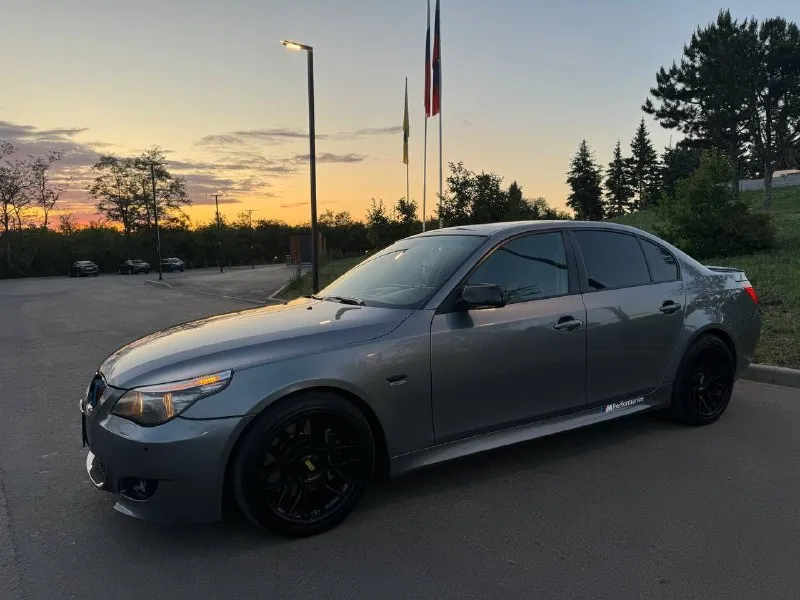 Продам bmw 535i е60 рестайлинг 2007год двигатель n54 3литра турбо, спорт коробка автомобиль в родном окрасе, хорошая комплектация, ломающиеся сидения, мультируль, магнитофон андроид, складывание зеркал, без ключевой доступ, на приятном выхлопе, два комплекта резины на дисках, лето 18, зима 17 почти новая проехала один сезон. масло не ест, меняется каждые 6000км. пробег 297тыс родной. был недавно установлен новый бампер м лук адаптивный ксенон. цена 1 650 000₽ торг. все вопросы по телефону +79591067735 📞 звоните: +7(959)1067735 - фотография - 2