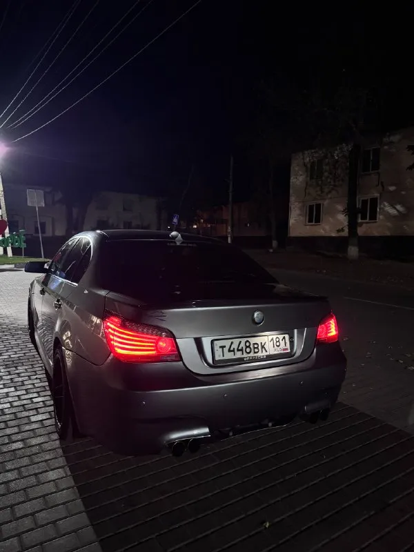 Продам bmw 535i е60 рестайлинг 2007год двигатель n54 3литра турбо, спорт коробка автомобиль в родном окрасе, хорошая комплектация, ломающиеся сидения, мультируль, магнитофон андроид, складывание зеркал, без ключевой доступ, на приятном выхлопе, два комплекта резины на дисках, лето 18, зима 17 почти новая проехала один сезон. масло не ест, меняется каждые 6000км. пробег 297тыс родной. был недавно установлен новый бампер м лук адаптивный ксенон. цена 1 650 000₽ торг. все вопросы по телефону +79591067735 📞 звоните: +7(959)1067735 - фотография - 4
