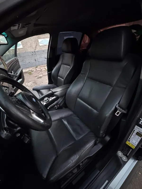 Продам bmw 535i е60 рестайлинг 2007год двигатель n54 3литра турбо, спорт коробка автомобиль в родном окрасе, хорошая комплектация, ломающиеся сидения, мультируль, магнитофон андроид, складывание зеркал, без ключевой доступ, на приятном выхлопе, два комплекта резины на дисках, лето 18, зима 17 почти новая проехала один сезон. масло не ест, меняется каждые 6000км. пробег 297тыс родной. был недавно установлен новый бампер м лук адаптивный ксенон. цена 1 650 000₽ торг. все вопросы по телефону +79591067735 📞 звоните: +7(959)1067735 - фотография - 8