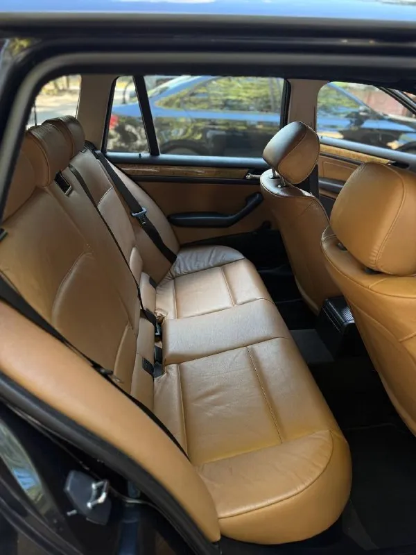 Продается bmw 3 серии e46 touring 318d (2004 г. в.) двигатель:дизельный m47n 2.0 коробка передач: 5-ступенчатая механика привезена из германии лично. из последнего: подвеска: замена передних рычагов meylehd, заменил передние стойки и втулки стабилизатора febi, опорные подшипники передние lemforder, задняя подвеcка полностью перебиралась в прошлом году. реставрированы топливные форсунки, заменены датчики: тнвд и топливной рампы (bosch), так же есть все накладные и старые запчасти. заменил ремни кондиционера и приводной gates, ina. впускной коллектор чищу каждый год, заслонки удалены, свечи накала beru. замена масла каждые 8-10 тыс. км. , практически на все есть накладные и старые детали. современная android-магнитола teyes сс3 с видео регистратором, кондиционер дует хорошо. комплект зимних и летних ковриков. по кузову есть нюансы цена: 960 000 рублей пробег 335000 км. готов на любые проверки возможен торг +79494267281 📲 tg: @doneckui 📞 звоните: +7(949)4267281 - фотография - 9