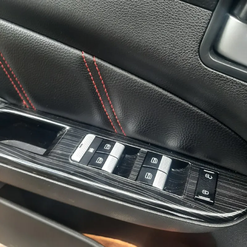 Продам lifan solano 🔥 год выпуска:2018🔥 пробег, км:44.000 (оригинал)🔥 салона выехала 2020 год. стояла в высточном зале. оригинал тоета корола. модификация:1.8мт🔥 тип двигателя:бензин🔥 коробка передач :механика 🔥 привод:передний 🔥 тип кузова :седан🔥 цвет:серый🔥 koмплeктaция:standart🔥 -кондиционер (рабочий) -центральный замок -электро-регулировка зеркал -гидроусилитель руля -электрические стеклоподъемники -галогенные фары -передние противотуманные фары -дополнительный стоп-сигнал -датчик света -боковые зеркала с повторителями указателей поворота -электроподогрев зеркал -подушка безопасности водительская/пассажика -антиблокировочная система (abs) -система распределения тормозного усилия (ebd) -автоблокировка дверей при езде -бортовой компьютер в продаже лифан солано с реальным пробегом 44.000км. автомобиль в идеальном состоянии, как технически, так и внешне. работает идеально, без посторонних звуков. ходовая часть на 5+ абсолютно делать ничего 📞 звоните: +7(949)3412995 - фотография - 8