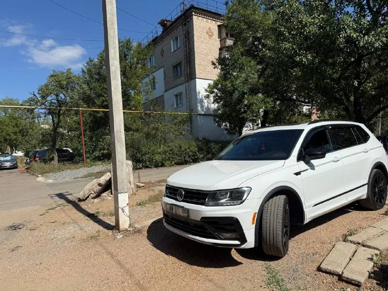 Volkswagen tiguan 11/20 с минимальными повреждениями. Пробег 120000км, безопасность вся целая, пробег оригинальный, в машине работает каждая функция и кнопка, полный привод, комплект зимней резины, цена 3100000₽, телефон для связи +79495966869
📲 Tg: семен
📞 Звоните: +7(949)5966869 - фотография - 1