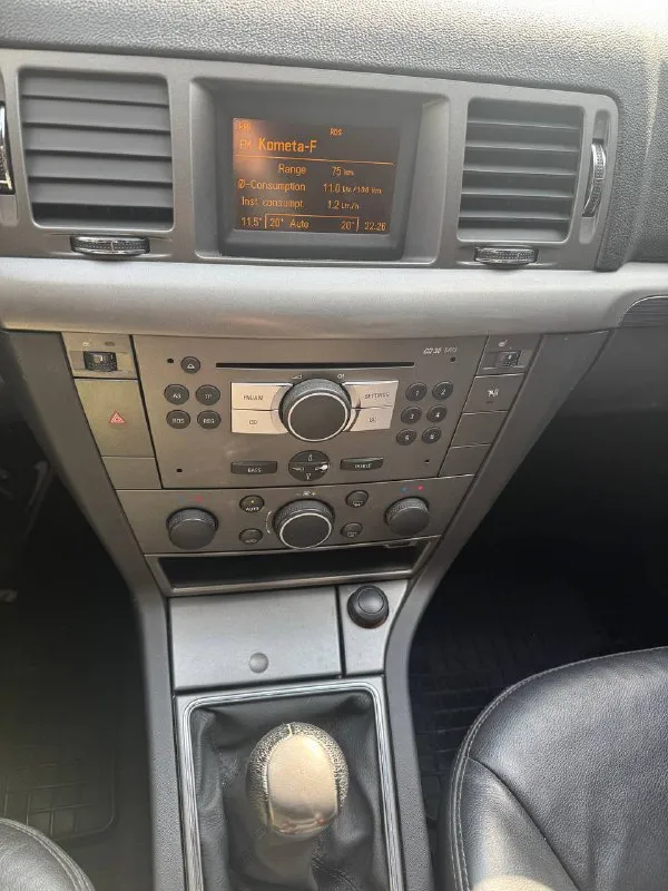 Номер телефона +79493330955 продаю опель вектра с 2007 года 1.8 мотор на механике машина около 3 лет в семье (всего было 3 хозяина) кожаный салон, климат контроль, круиз, мульти руль, датчик света и дождя. в дтп не была. двигатель масло не берет цена 680 тыс руб - фотография - 3