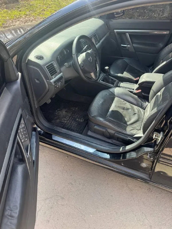 Номер телефона +79493330955 продаю опель вектра с 2007 года 1.8 мотор на механике машина около 3 лет в семье (всего было 3 хозяина) кожаный салон, климат контроль, круиз, мульти руль, датчик света и дождя. в дтп не была. двигатель масло не берет цена 680 тыс руб - фотография - 4