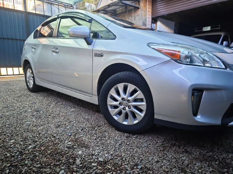 Экологичный супергерой на страже вашего бюджета! 🦸‍♂️ внимание, автолюбители! продаётся чудо-машина toyota prius plug-in — настоящий энерджайзер на колёсах! этот автомобиль настолько бережлив, что даже ваша банковская карта скажет вам спасибо. почему prius — это любовь с первого взгляда: год выпуска: 2015 — в самом расцвете сил! пробег: 95 500 миль — как новенький! тип: гибрид — экономит топливо лучше, чем ваша бабушка на рынке экологичность: ну просто ангел на дороге! комфорт: всё для вашего удобства низкий расход топлива — ваши деньги останутся в кармане современная начинка — никаких проблем с электроникой стильный дизайн — все будут оборачиваться экономичный налог — ещё один плюс для вашего кошелька цена вопроса: всего 1 700 000 рублей — инвестиция в экологичное будущее! 📞 телефон для связи: +79494771899 p. s. этот prius настолько хорош, что даже электромобили завидуют! 🚗✨ 📲 tg: @knorozaleksandr 📞 звоните: +7(949)4771899 - фотография - 5