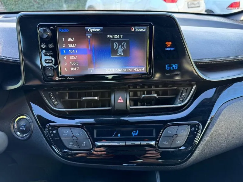 Toyota c-hr, 2018, 2.0 автомат, 31000 км. состояние нового автомобиля. технически в отличном состоянии. хорошая комплектация, бесключевой доступ, система запуска старт-стоп, раздельный климат-контроль, подогревы сидений, датчик света с автоматическим дальним светом, активный круиз-контроль, удержание в полосе, датчики слепых зон, диски r18. возможно оформление в кредит. возможен обмен. более детально по телефону. цена - 2.150.000 р. +79493250509 - фотография - 10