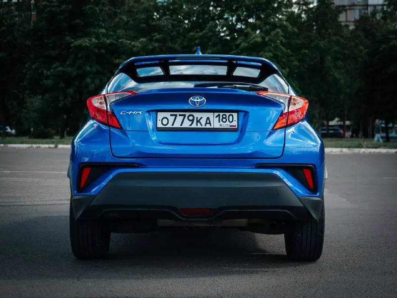 Toyota c-hr, 2018, 2.0 автомат, 31000 км. состояние нового автомобиля. технически в отличном состоянии. хорошая комплектация, бесключевой доступ, система запуска старт-стоп, раздельный климат-контроль, подогревы сидений, датчик света с автоматическим дальним светом, активный круиз-контроль, удержание в полосе, датчики слепых зон, диски r18. возможно оформление в кредит. возможен обмен. более детально по телефону. цена - 2.150.000 р. +79493250509 - фотография - 5