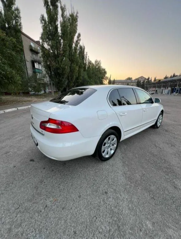 Skoda superb 2012 1.8 240 оригинального пробега! зеленая автотека! без дтп! родной окрас, родные стекла включая лобовое! фары, фонари так же оригинальные! все кузовные элементы заводские и не крученные! никакой коррозии! машина южная! 79192711107 владислав 📲 tg: @tot_kto_dovezet_tebya_do_doma 📞 звоните: +7(919)2711107 - фотография - 3