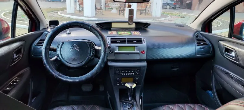 Продам идеальный citroen c4 2010год выпуска мотор 1.6 пробег 180.000 автомат цена 590.000 номер телефона +79495021942 - фотография - 4