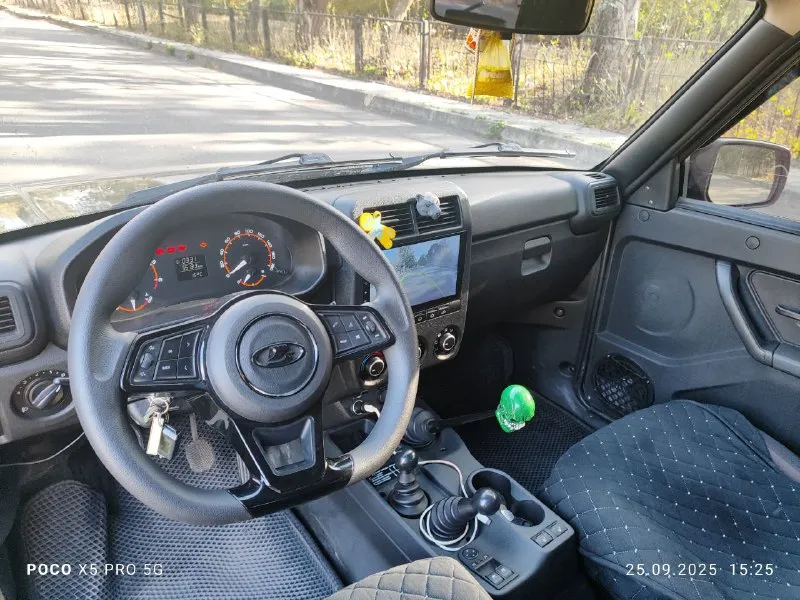 🚀🚀🚀продам🚨🚨🚨 лада нива 212140, 2023 г. в., пробег 55000 км. на рф учёте, по птс я 3 - й владелец. автомобиль в максимальной комплектации, abs, гур, электро подъёмники передних стекол, кондиционер, подогрев передних сидений, установлена сигнализация, мульти руль, автомагнитола teyes, камера заднего вида + регистратор, хорошая аудио подготовка, звучит достойно, обесшумлена в круг. автомобиль вовремя обслуживался, по бездорожью не передвигался. масло менялось каждые 7000 км. расход по городу 10 литров, по трассе 8.5 км. , салон в отличном состоянии, автомобиль в родном окрассе 100%. коробка, мосты, раздатка в идеальном состоянии. цена 1000000 🍋. возможна продаже с номерами, обсуждается отдельно. продажа связана с приобретением другого авто, классом выше. телефон для связи +79495180563, территориально г. донецк. - фотография - 5