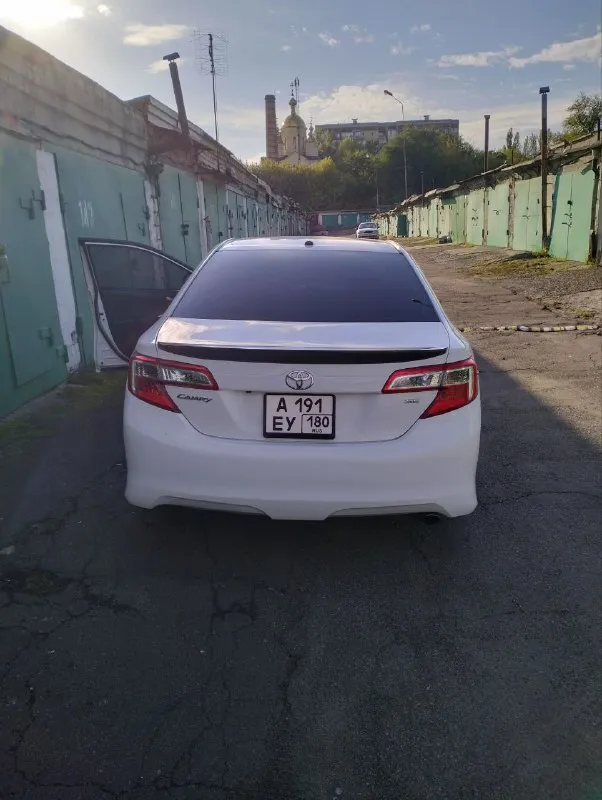 Продам toyota camry 2013 г. в. двигатель 2.5 пробег 77779 миль. в одних руках с 2022 года, я хозяин. полностью обслужена, делать не нужно ничего от слова совсем, сел и поехал. цена 1.9 млн. руб. +79493222505 вадим. 📲 tg: вадим блудов 📞 звоните: +7(949)3222505 - фотография - 3