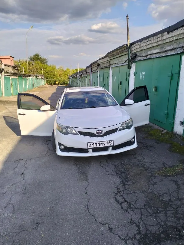 Продам toyota camry 2013 г. в. двигатель 2.5 пробег 77779 миль. в одних руках с 2022 года, я хозяин. полностью обслужена, делать не нужно ничего от слова совсем, сел и поехал. цена 1.9 млн. руб. +79493222505 вадим. 📲 tg: вадим блудов 📞 звоните: +7(949)3222505 - фотография - 6