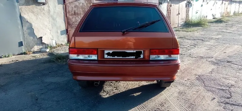 Продам ваз 2108 1.5л карбюратор. , 5 ступка. машина на газу (вписан в тех. паспорт) бак таблетка под запаску, , запаска докатка. по машине : сделан кап ремонт двигателя 1тыс. назад новая голова, новая коробка, новые крылья, двери, задняя крышка багажника + стекло + резинки, новые бампера, торпеда с bmw 3, кресла mazda cx5, стеклоподьемники, в фарах линзы хела с электро регулировкой, два комплекта хорошей резины зима/лето все на титанах, полностью поварена, обработана ( днище, ланжероны и т. д.), обешумлена. по машине много чего сделано для удобства и комфорта все расскажу покажу, все подробности по телефону, любые проверки, за машину не стыдно. машина на мне на учет станет, могу присутствовать в мрэо. кто ищет авто с которым не нужно морочит голову - это оно. приезжайте смотрите. цена - 260 000р. торг возле капота. олег + 7 949 359 15 48 📞 звоните: +7(949)3591548 - фотография - 2