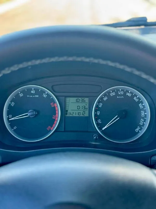 🇨🇿 skoda fabia 1.4 mk2 💰цена: 640 000р 🏢город: мариуполь 📅год выпуска: 2008 🧾пробег: 211 012 км. ⚙️двигатель: 1.4 ⛽топливо: бензин ⚙️кпп: механика 📞 телефон: +7-949-727-41-51 +7-989-263-55-56 +7-949-551-91-52 💾 описание: fabia идеальный выбор для тех, кто ищет надёжный и практичный автомобиль. этот универсал отличается элегантным дизайном и просторным салоном. ✅ два владельца, южная эксплуатация, птс оригинал ✅отличное состояние кузова, без коррозии, несколько косметических подкрасов ✅хорошее состояние как внешне, так и технически комплектация 👍 : климат-контроль, гур, abs, центральный замок, подогрев сидений, полный электропакет, легкосплавные штатные диски r16 на хорошей летней резине. улица шевченко 269 🏦 возможна продажа в кредит по двум документам. - фотография - 10