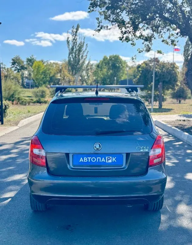 🇨🇿 skoda fabia 1.4 mk2 💰цена: 640 000р 🏢город: мариуполь 📅год выпуска: 2008 🧾пробег: 211 012 км. ⚙️двигатель: 1.4 ⛽топливо: бензин ⚙️кпп: механика 📞 телефон: +7-949-727-41-51 +7-989-263-55-56 +7-949-551-91-52 💾 описание: fabia идеальный выбор для тех, кто ищет надёжный и практичный автомобиль. этот универсал отличается элегантным дизайном и просторным салоном. ✅ два владельца, южная эксплуатация, птс оригинал ✅отличное состояние кузова, без коррозии, несколько косметических подкрасов ✅хорошее состояние как внешне, так и технически комплектация 👍 : климат-контроль, гур, abs, центральный замок, подогрев сидений, полный электропакет, легкосплавные штатные диски r16 на хорошей летней резине. улица шевченко 269 🏦 возможна продажа в кредит по двум документам. - фотография - 5