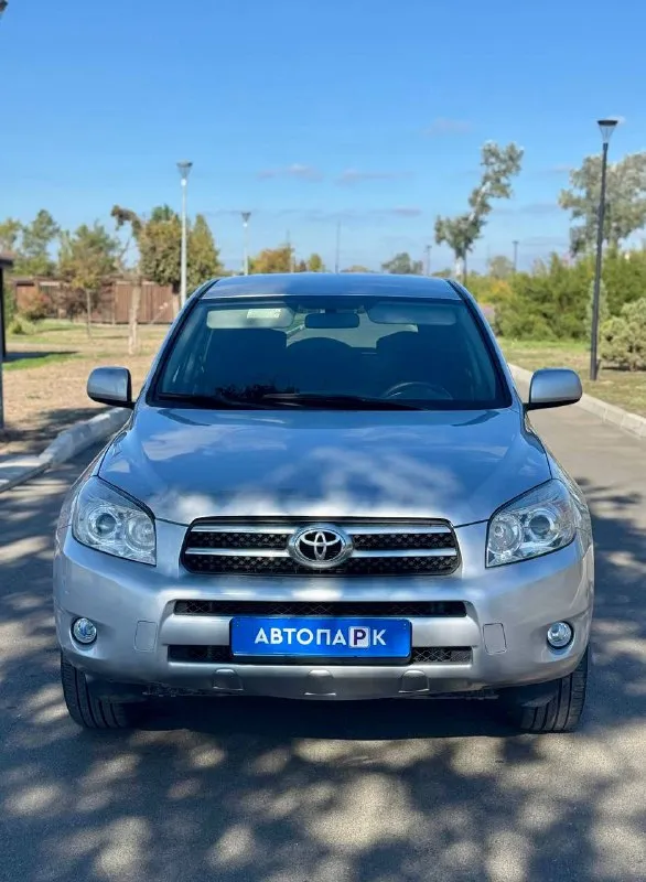 🇯🇵 toyota rav4 ха30 💰цена: 1 100 000р 🏢город: мариуполь 📅год выпуска: 2006 🗒️пробег: 215 037 км. ⚙️двигатель: 2.0 ⛽топливо: бензин ⚙️кпп: автомат 📞 телефон: +7-949-727-41-51 +7-989-263-55-56 +7-949-713-18-14 💾 описание: toyota rav4 (xa30) - это легендарный внедорожник, который не теряет актуальности. преимущество данной модели : — комфорт и безопасность. просторный салон, качественные материалы и системы безопасности обеспечивают высокий уровень комфорта. — мощность и динамика. двигатель объёмом 2 литра обеспечивает отличную динамику. — универсальность. благодаря своему внедорожному характеру, rav4 отлично чувствует себя как в городе, так и за его пределами. ✅кузов без коррозии, южная эксплуатация, все стекла включая лобовое родные ✅оригинальный пробег ✅хорошее состояние как внешне так и технически богатая комплектация: полный электропакет, климат контроль ❄️, подогрев сидений, мультируль, подогрев зоны дворников. - фотография - 2