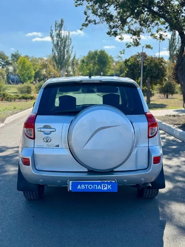 🇯🇵 toyota rav4 ха30 💰цена: 1 100 000р 🏢город: мариуполь 📅год выпуска: 2006 🗒️пробег: 215 037 км. ⚙️двигатель: 2.0 ⛽топливо: бензин ⚙️кпп: автомат 📞 телефон: +7-949-727-41-51 +7-989-263-55-56 +7-949-713-18-14 💾 описание: toyota rav4 (xa30) - это легендарный внедорожник, который не теряет актуальности. преимущество данной модели : — комфорт и безопасность. просторный салон, качественные материалы и системы безопасности обеспечивают высокий уровень комфорта. — мощность и динамика. двигатель объёмом 2 литра обеспечивает отличную динамику. — универсальность. благодаря своему внедорожному характеру, rav4 отлично чувствует себя как в городе, так и за его пределами. ✅кузов без коррозии, южная эксплуатация, все стекла включая лобовое родные ✅оригинальный пробег ✅хорошее состояние как внешне так и технически богатая комплектация: полный электропакет, климат контроль ❄️, подогрев сидений, мультируль, подогрев зоны дворников. - фотография - 5